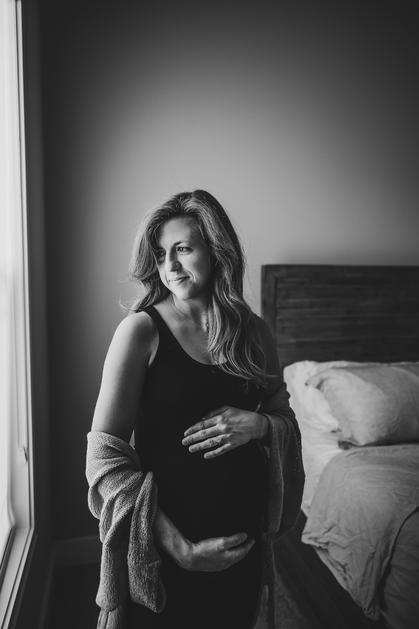 In-home maternity lifestyle session with mackenzie thada photography